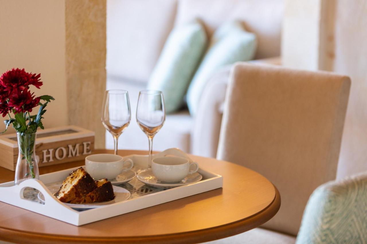 Phaedra Suites (Adults Only) 罗希姆诺 外观 照片